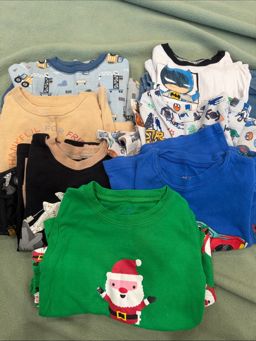 BUNDLE OF 7 Carter's Pajama  set different Graphic designs.(1)